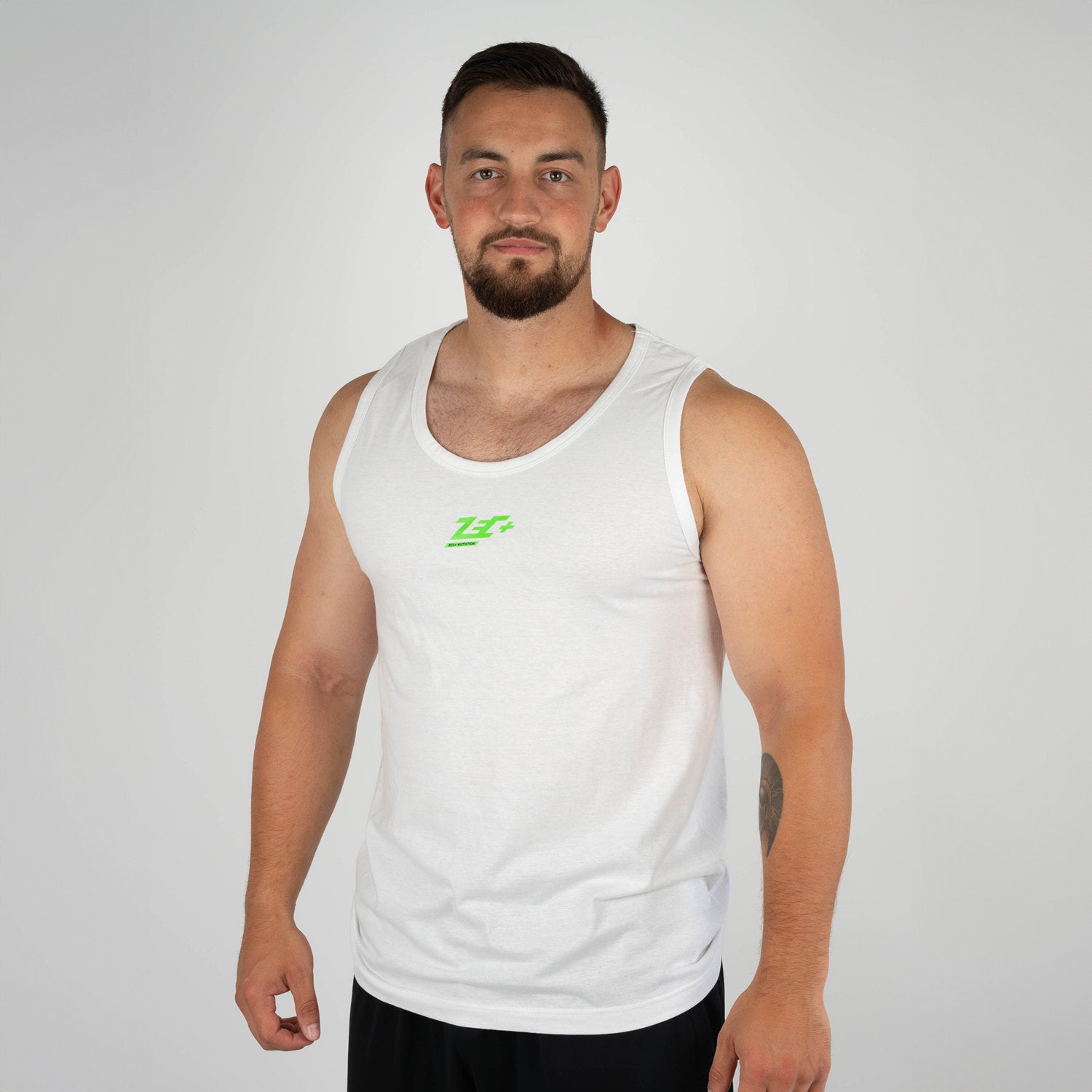 Herren Muskelshirt Tanktop in Weiß mit grünem Zec+ Logo, Vorderseite