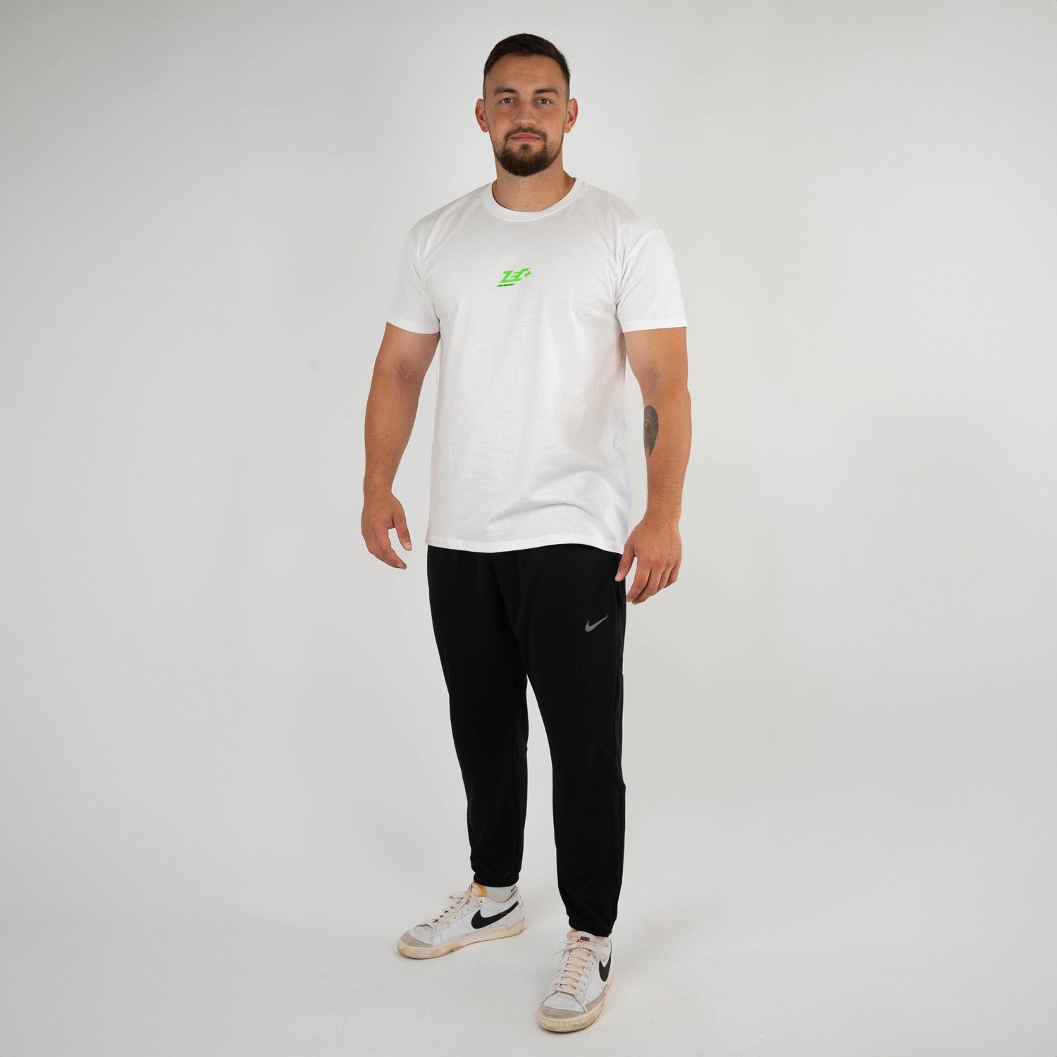 Weißes Zec+ Herren T-Shirt, Ganzkörperansicht Vorderseite