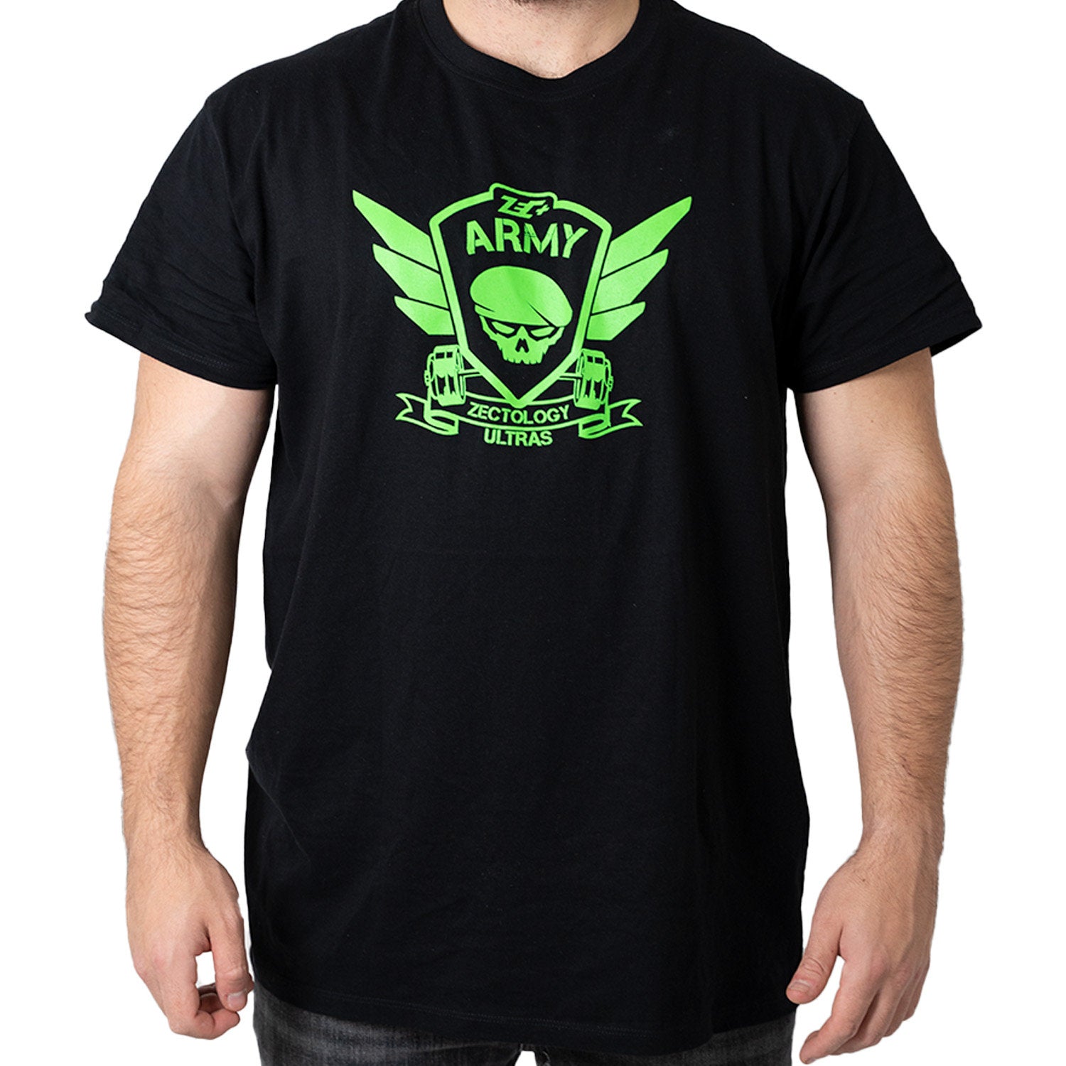 Schwarzes Herren T-Shirt mit grünem Zecplus Army Skull-Logo und Schriftzug Zectology Ultras auf der Front