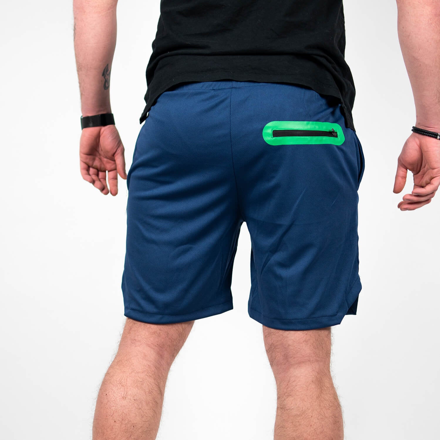 Zec+ Dual Shorts Herren in Dunkelblau, Rückseite mit grünem Reißverschlussfach